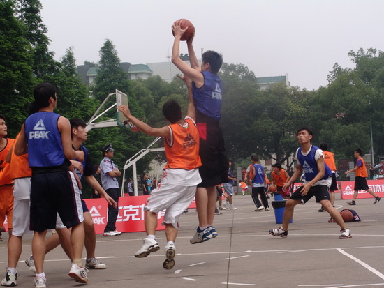 与库尔图瓦